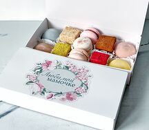 Подарочный набор на День матери: Моти, макаронс, птичье молоко