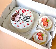 Бенто-торт и 2 ванильных капкейка с ежиком Без паники, ты не старенький