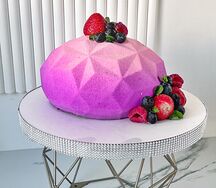 Муссовый торт Три шоколада с ягодами