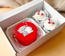 Набор на 14 февраля бенто-торт и 2 ванильных капкейка Котики