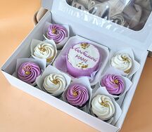 Подарочный набор бенто-торт и ассорти капкейков Любимой маме