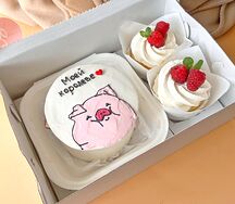 Набор Моей королеве: бенто-торт и 2 ванильных капкейка