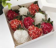 Клубника в белом шоколаде 9-12 ягод