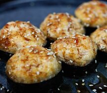 Запеченный ролл с лососем и крабом