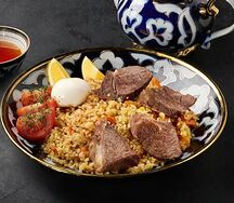 Плов со свежим салатом