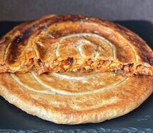 Бурек с яблоком и изюмом