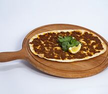 Лахмаджун с сыром