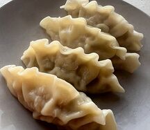 Гёдза с курицей и креветками на пару