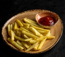 Картофель фри с кетчупом