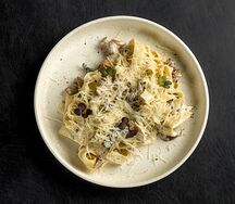 Паста с курицей и грибами