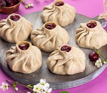 Пирожки с вишней
