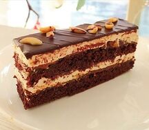 Пирожное Сникерс Лаки