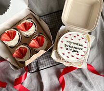 Комбо-набор из бенто и капкейков Подруге Королевы рождаются в ноябре