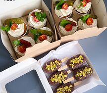 Большой набор из несладких капкейков и пирожного Картошка