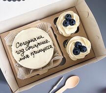 Бенто-торт сегодня на год старше моя принцесса и два капкейка