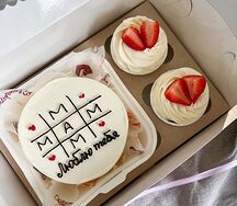 Бенто-торт Мам, люблю тебя и два капкейка