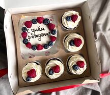 Комбо-набор в подарок на день рождения (бенто и капкейки)