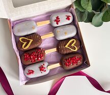 Ассорти Чизкейков в шоколаде с сердечками