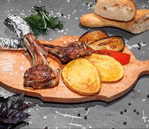 Баранья корейка с овощами