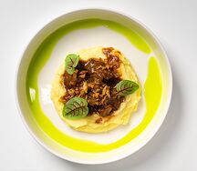 Говяжьи щеки с картофельным пюре