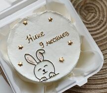 Бенто торт зайчик и золотые звезды