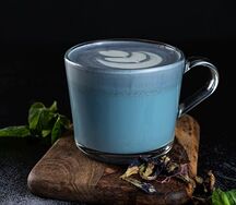 Матча Blue на молоке