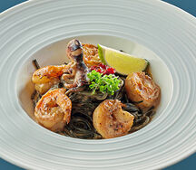 Black pasta с креветками