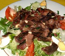 Salade de gésier avec son œuf poché