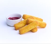Сырные палочки с соусом из малины