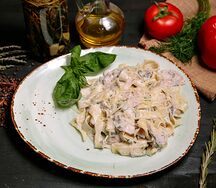Паста с ветчиной и грибами