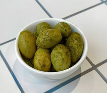 Зелёные оливки с заатаром