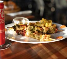 Brochettes de poulet mariné au citron et thym 