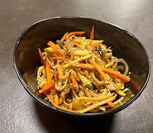 Лапша с овощами и соусом терияки