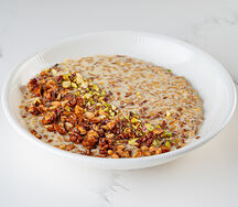 Каша овсяная с орехами