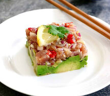 Tartare de thon au gingembre, au soja et à la coriandre