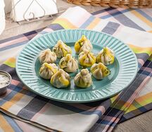Хинкальки с индейкой, шпинатом и сливками