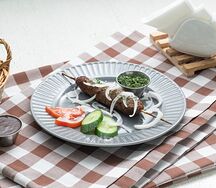 Люля-кебаб с говядиной, луком и зеленью