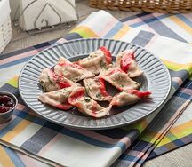 Пельмени с курицей, грибами и сливками