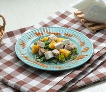 Салат с индейкой, персиками и сыром фета