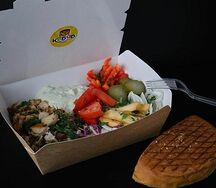 Шаурма на тарелке с курицей Maxi