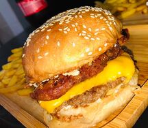 Menu chili beef burger
