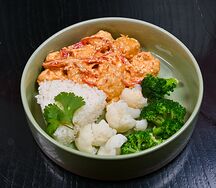 Курица в сливочном соусе с овощами