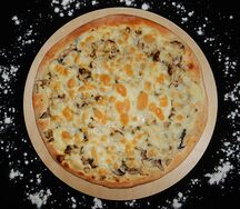 Пицца с курицей и грибами сливочная основа