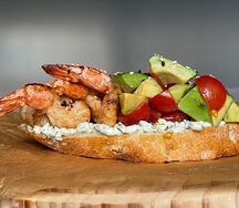 Брускетта с креветкой