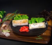 Спринг-ролл с курицей и омлетом