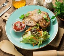 Отбивная из свинины с картофелем