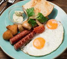 Английский завтрак с колбасками