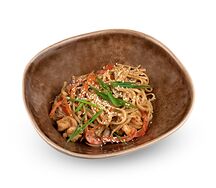 Сливочный Wok с креветками и лососем