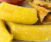 Banane bouillie au poisson