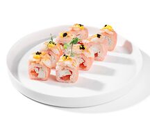 Ролл в маменори с крабом и креветкой